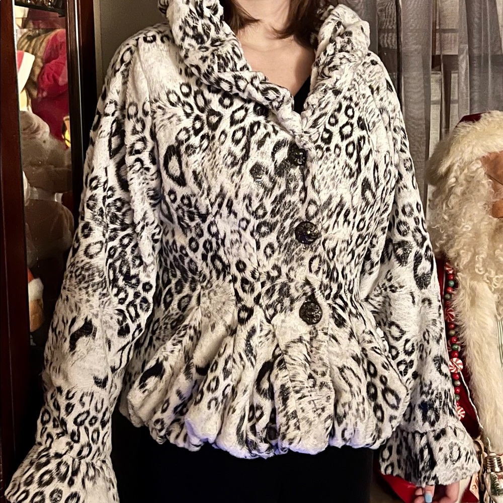 GORGEOUS IC Collection SNOW LEOPARD PEPLUM JACKET w/ Wired Collar
